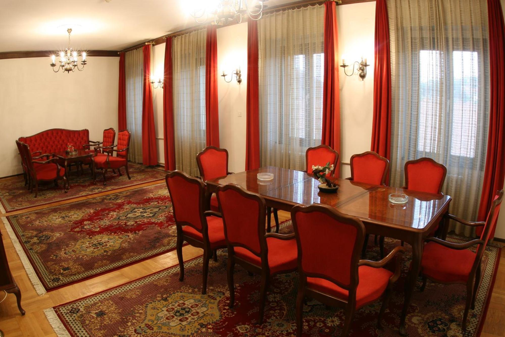 Hotel Grand Valjevo Buitenkant foto