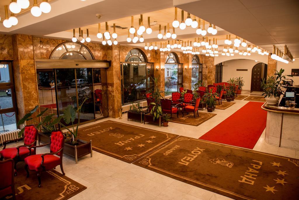 Hotel Grand Valjevo Buitenkant foto