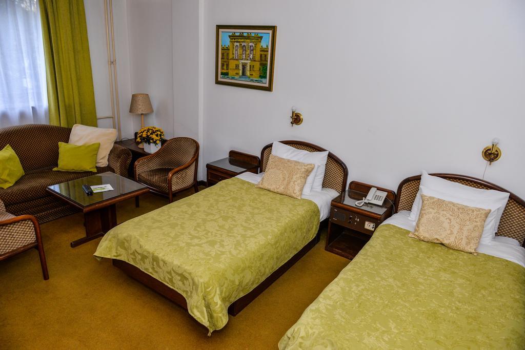 Hotel Grand Valjevo Buitenkant foto
