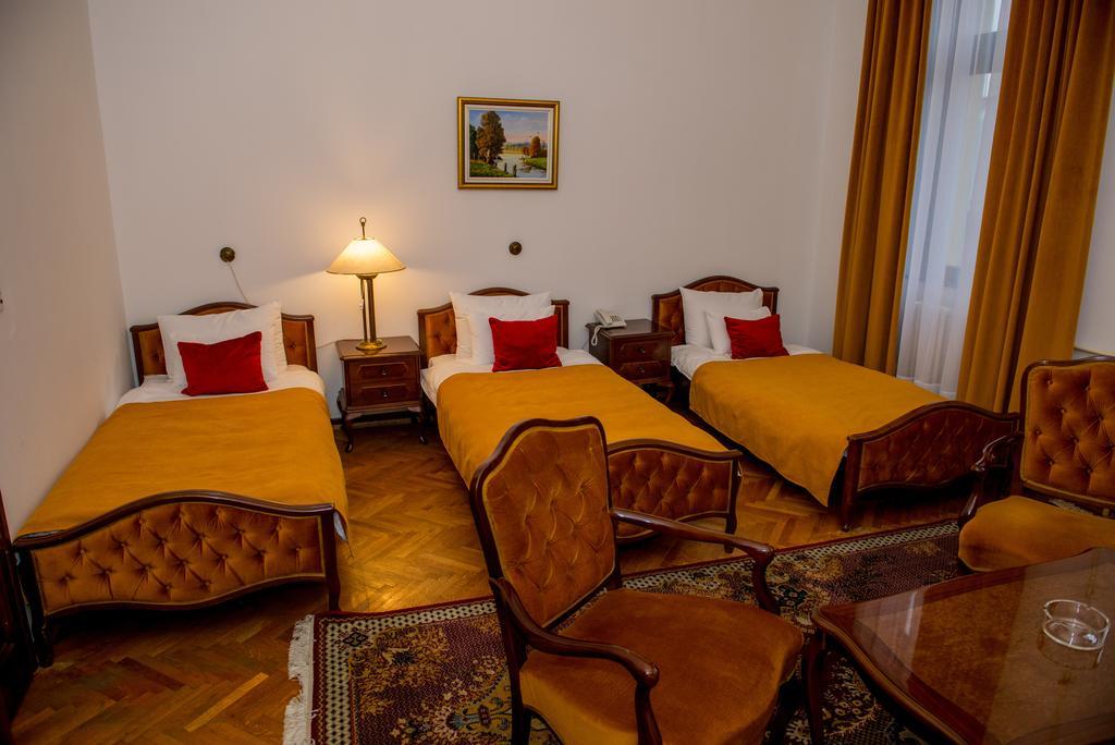 Hotel Grand Valjevo Buitenkant foto