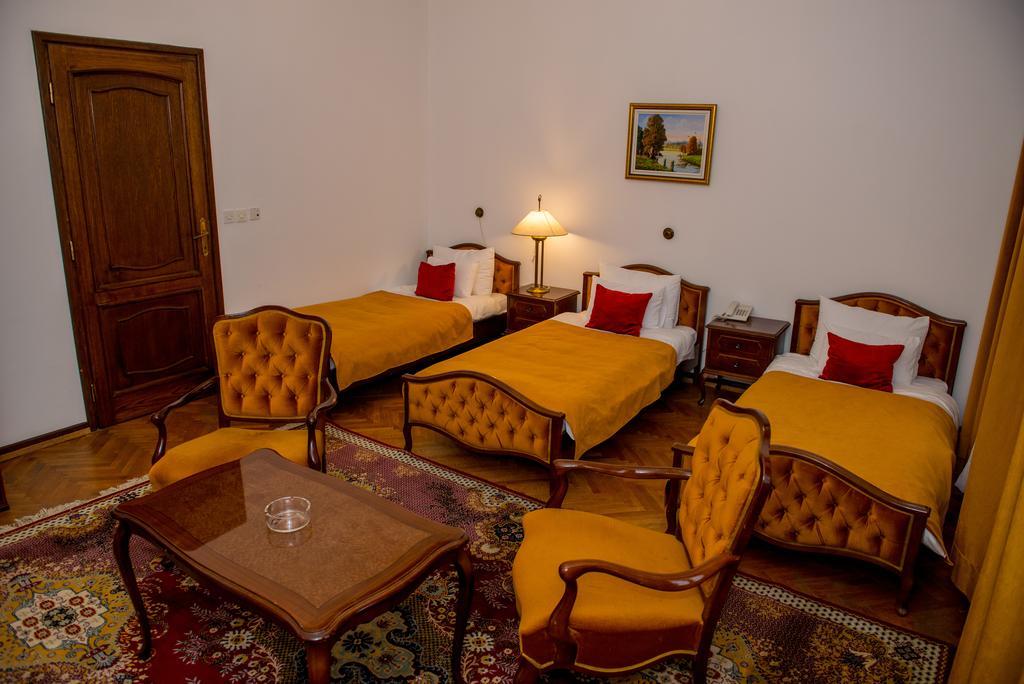 Hotel Grand Valjevo Buitenkant foto