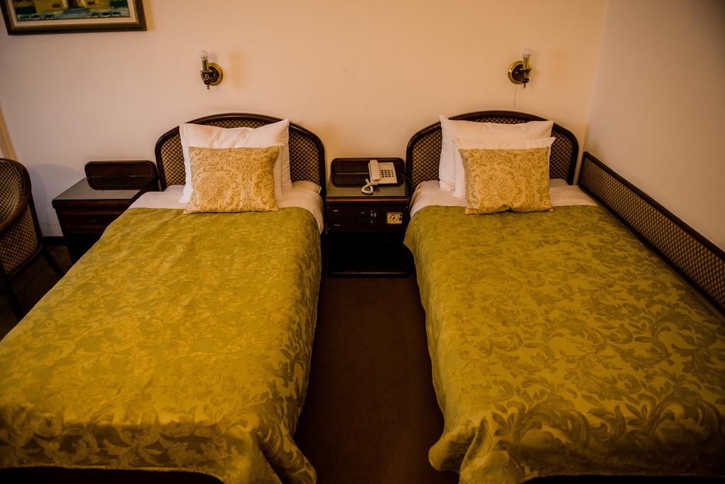 Hotel Grand Valjevo Buitenkant foto