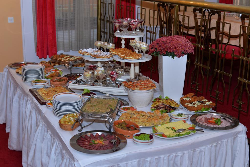 Hotel Grand Valjevo Buitenkant foto