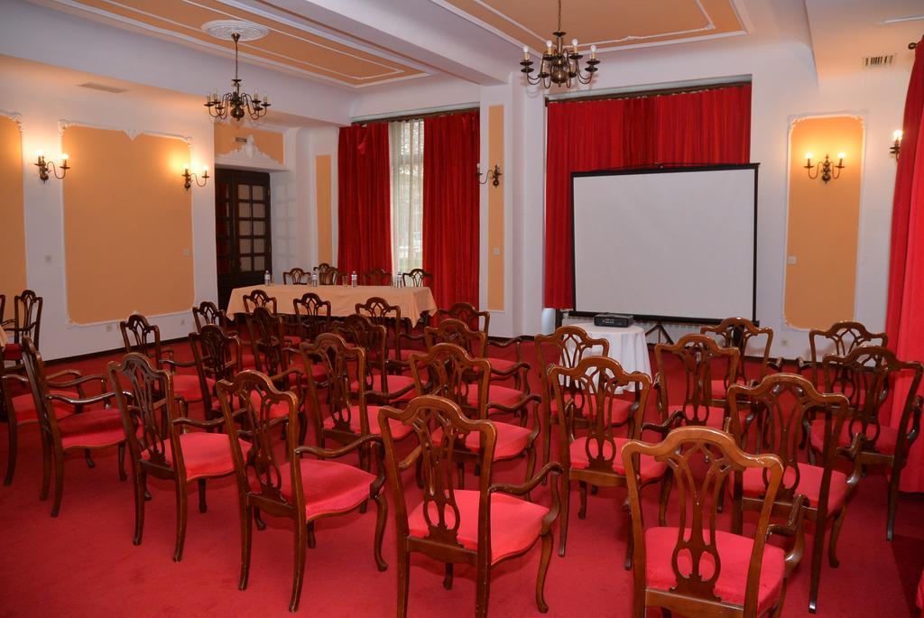 Hotel Grand Valjevo Buitenkant foto
