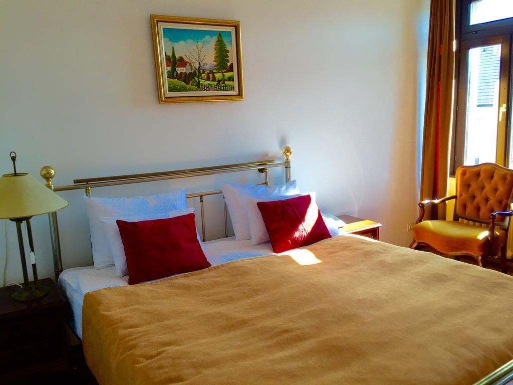 Hotel Grand Valjevo Buitenkant foto