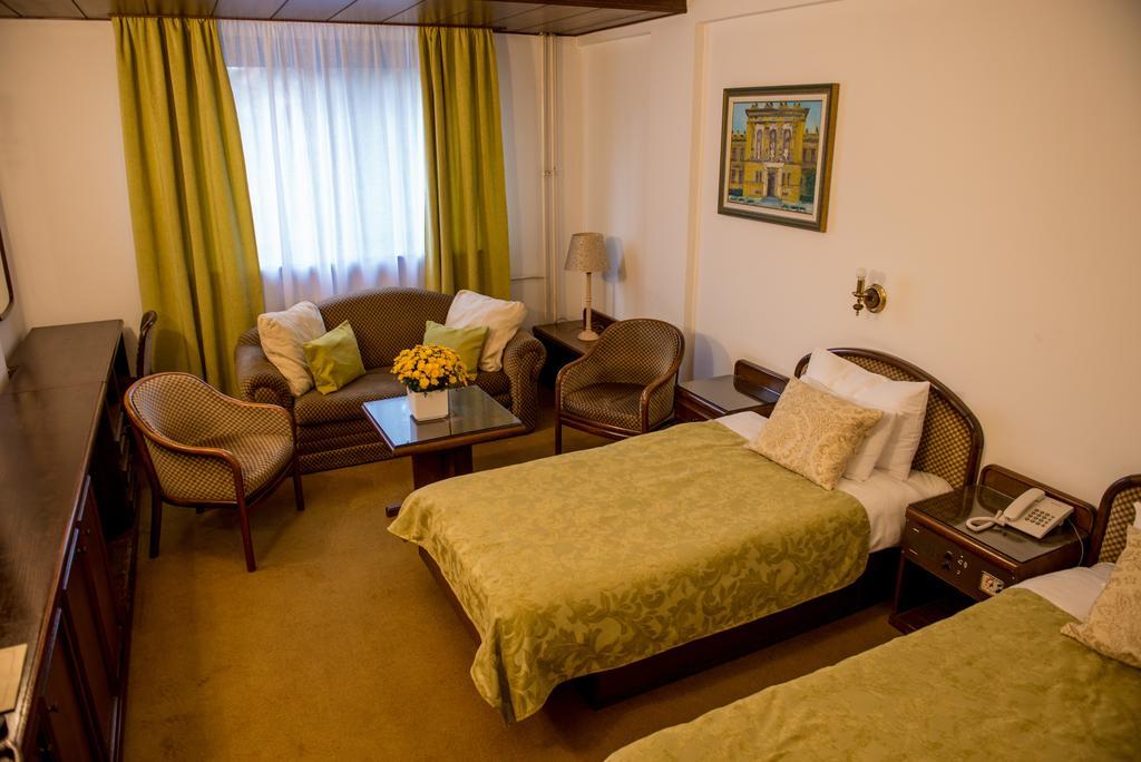 Hotel Grand Valjevo Buitenkant foto
