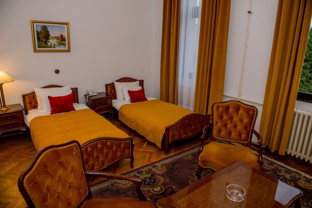 Hotel Grand Valjevo Buitenkant foto